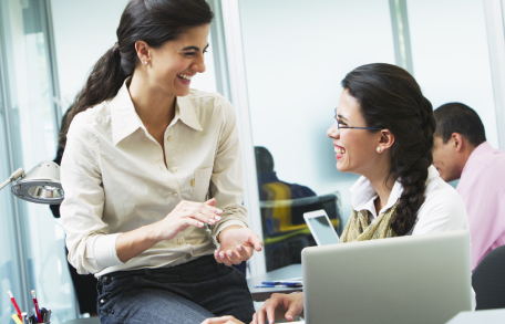 AMG_IMG_Businesswomen_working_together_in_office_bg