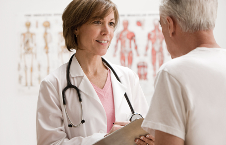 AMG_IMG_Doctor_consulting_patient_bg